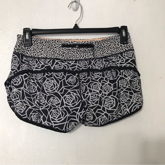 Lululemon short size 6 - Picture 3 of 9